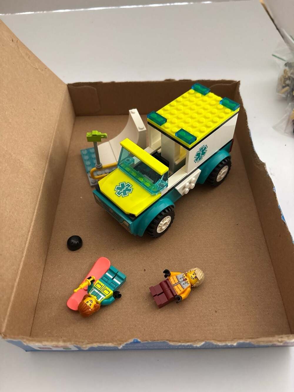 LEGO City Emergency Ambulance and Snowboarder Set 60403